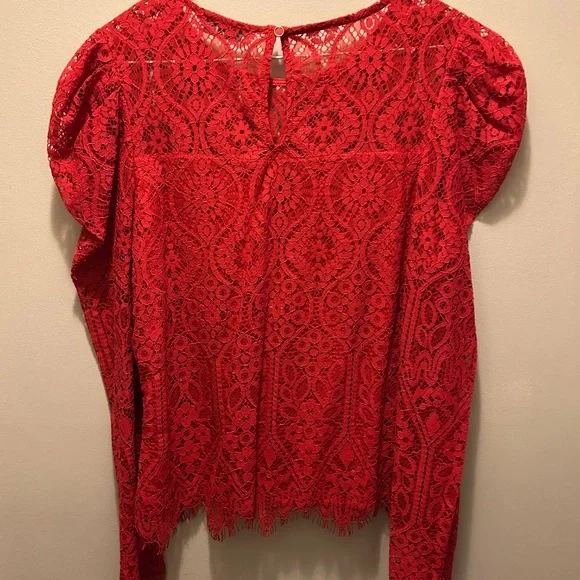 blouse - Picture 2 of 3